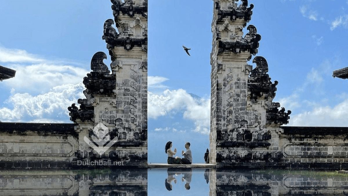 Cổng trời Bali ở đền Lempuyang