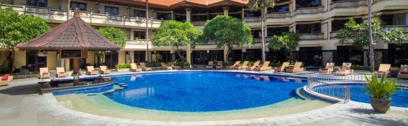 Hồ bơi Sunken tại Grand Inna Kuta Bali