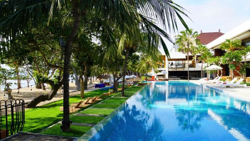 Hồ bơi Sunset tại Grand Inna Kuta Bali